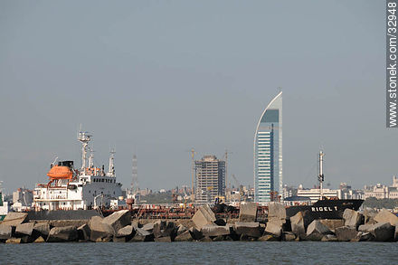 Antel tower and the West breakwater. - Department of Montevideo - URUGUAY. Photo #32948