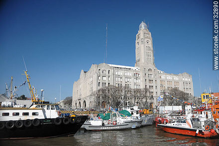 Remolcadores en el puerto de Montevideo - Departamento de Montevideo - URUGUAY. Foto No. 32890
