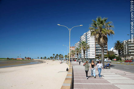 Pocitos beach and boardwalk - Department of Montevideo - URUGUAY. Photo #33019