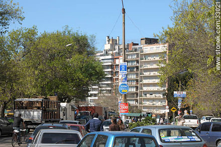 Publicidad electoral en la feria de Villa Biarritz - Departamento de Montevideo - URUGUAY. Foto No. 33021