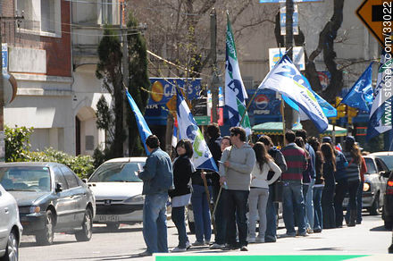 Publicidad electoral en la feria de Villa Biarritz - Departamento de Montevideo - URUGUAY. Foto No. 33022