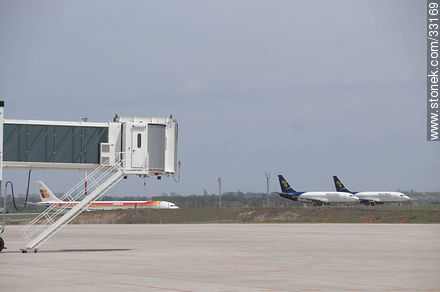 Manga del nuevo aeropuerto de Carrasco con vista al área que quedará en desuso. - Departamento de Canelones - URUGUAY. Foto No. 33169