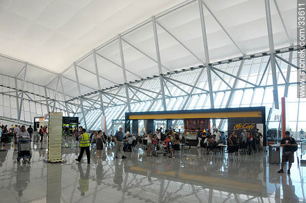 Segundo piso del aeropuerto internacional de Carrasco - Departamento de Canelones - URUGUAY. Foto No. 33611