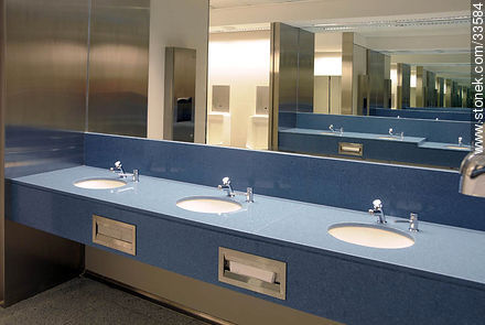 Carrasco International Airport. Bathroom. - Department of Canelones - URUGUAY. Photo #33584