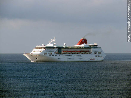 Cruises at Punta del Este bay - Punta del Este and its near resorts - URUGUAY. Photo #33982
