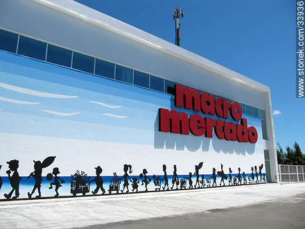 Supermarket in Maldonado city - Department of Maldonado - URUGUAY. Photo #33936