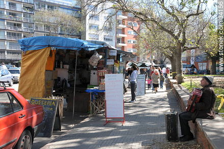 Villa Biarritz market fair at Leyenda Patria st. - Department of Montevideo - URUGUAY. Photo #34156