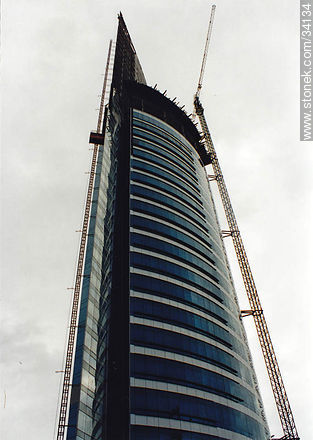 Etapa constructiva de la Torre de Antel - Departamento de Montevideo - URUGUAY. Foto No. 34134