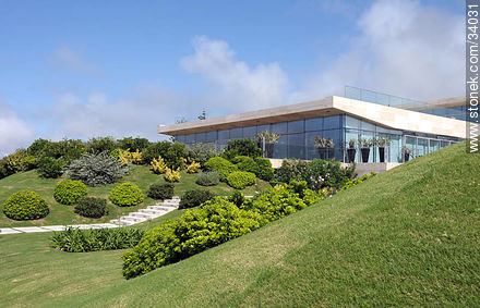 Edificio Acqua sobre playa Brava - Punta del Este y balnearios cercanos - URUGUAY. Foto No. 34031