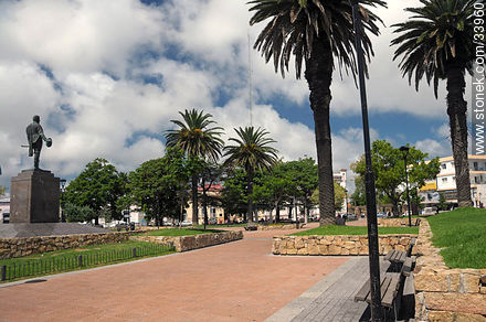 Plaza de Maldonado - Departamento de Maldonado - URUGUAY. Foto No. 33960