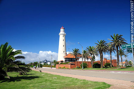 Punta del Este lighthouse - Punta del Este and its near resorts - URUGUAY. Photo #33997