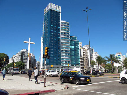 Torre del Congreso en V. Haedo y Bulevar Artigas (Av. Italia) - Departamento de Montevideo - URUGUAY. Foto No. 33861