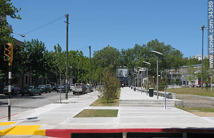 Parque Seregni. Calle Daniel Muñoz. - Departamento de Montevideo - URUGUAY. Foto No. 34369