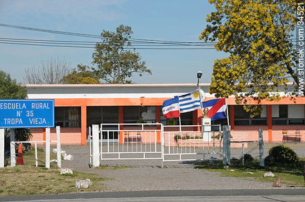 Escuela rural No. 35 Tropa Vieja - Departamento de San José - URUGUAY. Foto No. 34521