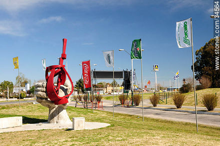 Monument to the maté, Coca-Cola and Heineken flags! - San José - URUGUAY. Photo #34564