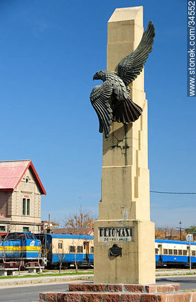 Eagle of Detomasi - San José - URUGUAY. Photo #34552