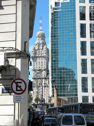 Palacio Salvo and Torre Ejecutiva - Department of Montevideo - URUGUAY. Photo #34439