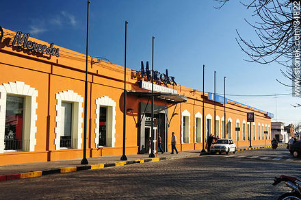 Mercedes Terminal Shopping