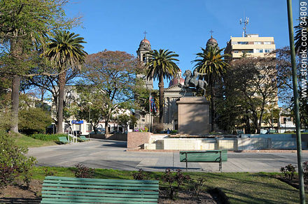 Plaza Independencia de la ciudad de Mercedes - Departamento de Soriano - URUGUAY. Foto No. 34809