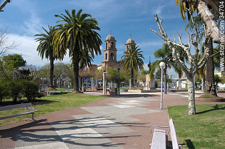 Plaza Constitución de Dolores. - Departamento de Soriano - URUGUAY. Foto No. 34704