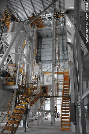Industrial plant - Rio Negro - URUGUAY. Photo #35045