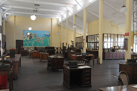 Museo con las oficinas del ex frigorifico Anglo en Fray Bentos - Departamento de Río Negro - URUGUAY. Foto No. 35211