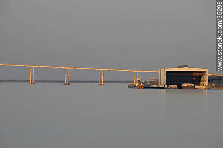 Primer tramo del puente Internacional San Martín - Departamento de Río Negro - URUGUAY. Foto No. 35298
