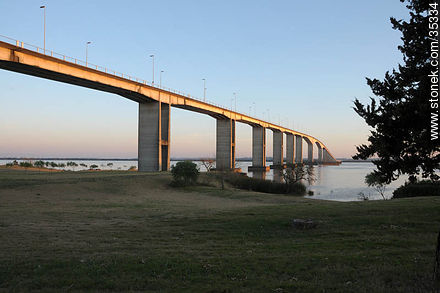 Puente General San Martín entre Fray Bentos y Puerto Unzué. Uruguay - Argentina. - Departamento de Río Negro - URUGUAY. Foto No. 35334
