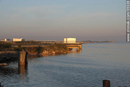 Río Uruguay y toma de agua de la planta de UPM (Botnia) - Departamento de Río Negro - URUGUAY. Foto No. 35328