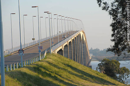 Cabecera del puente General San Martín. Río Uruguay. - Departamento de Río Negro - URUGUAY. Foto No. 35312