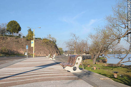 Rambla de Fray Bentos - Departamento de Río Negro - URUGUAY. Foto No. 35450