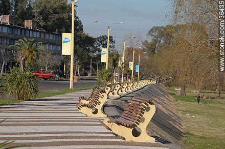 Rambla de Fray Bentos sobre el Río Uruguay - Departamento de Río Negro - URUGUAY. Foto No. 35435