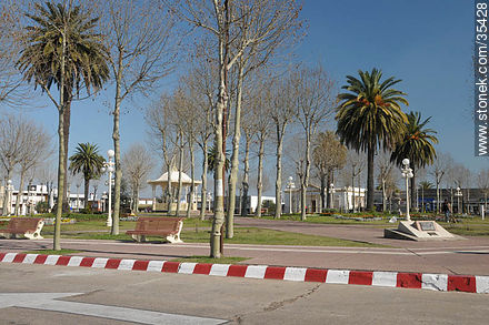 Plaza Constitución - Departamento de Río Negro - URUGUAY. Foto No. 35428