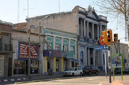 Centro de Fray Bentos. 18 de Julio y 33 Orientales. - Departamento de Río Negro - URUGUAY. Foto No. 35422