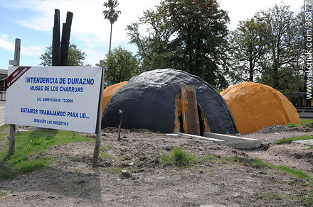 Museo de los Charrúas (en construcción, 2009) - Departamento de Durazno - URUGUAY. Foto No. 35877