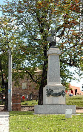 Bust of José Enrique Rodó - Durazno - URUGUAY. Photo #35869