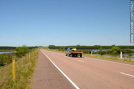 Route 5. Boundary line between departments of Tacuarembó and Rivera - Tacuarembo - URUGUAY. Photo #35921