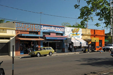 Quaraí. Avenida principal. - Departamento de Artigas - URUGUAY. Foto No. 36076