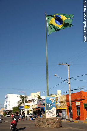 Quaraí. Brazilian flag. - Artigas - URUGUAY. Photo #36069