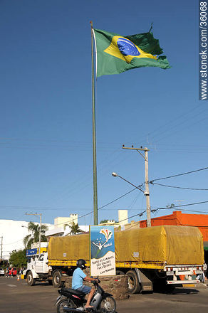Quaraí. Brazilian flag. - Artigas - URUGUAY. Photo #36068
