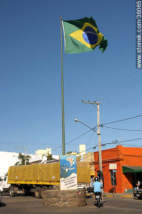 Quaraí. Brazilian flag. - Artigas - URUGUAY. Photo #36065