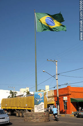 Quaraí. Brazilian flag. - Artigas - URUGUAY. Photo #36066