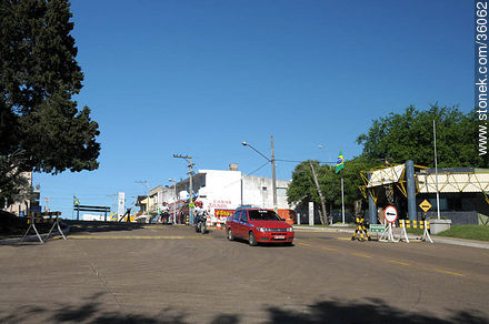 Quaraí. Avenida principal. - Departamento de Artigas - URUGUAY. Foto No. 36062