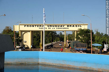 Puente Internacional de la Concordia desde Artigas (Uruguay) a Quaraí (Brasil) sobre el río Cuareim. - Departamento de Artigas - URUGUAY. Foto No. 36145