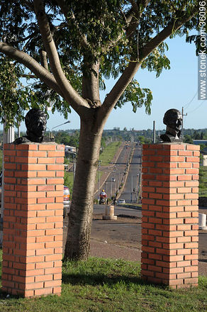 Baltasar Brum Ave. Busts of Artigas and San Martín. - Artigas - URUGUAY. Photo #36096