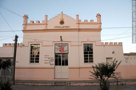 Edificio del Ejército de Salvación. Iglesia Evangélica. - Departamento de Artigas - URUGUAY. Foto No. 36109