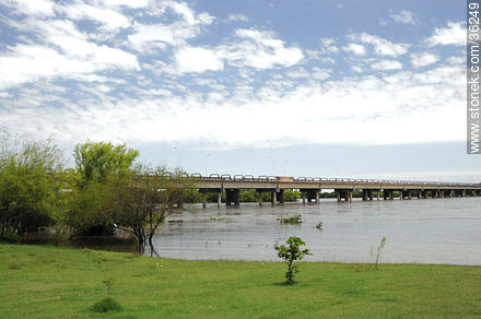 Barra do Quaraí, Brazil. Quarai or Cuareim river. - Artigas - URUGUAY. Photo #36249
