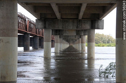 Barra do Quaraí, Brasil. Puente carretero sobre el río Cuareim. - Departamento de Artigas - URUGUAY. Foto No. 36243