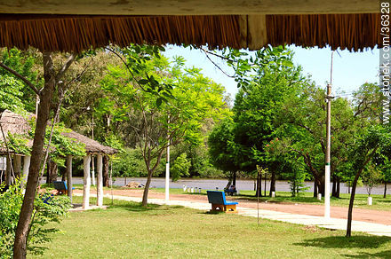 Parque Rivera a orillas del río Uruguay. - Departamento de Artigas - URUGUAY. Foto No. 36328