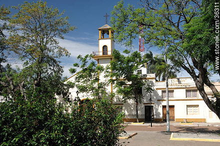 Iglesia de Bella Unión en la calle Dr. Romero Bianchi. Salón parroquial - Departamento de Artigas - URUGUAY. Foto No. 36311